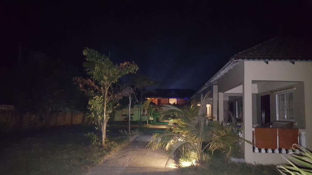 The Moonflower Bungalow Hotel Сиханоуквил Екстериор снимка