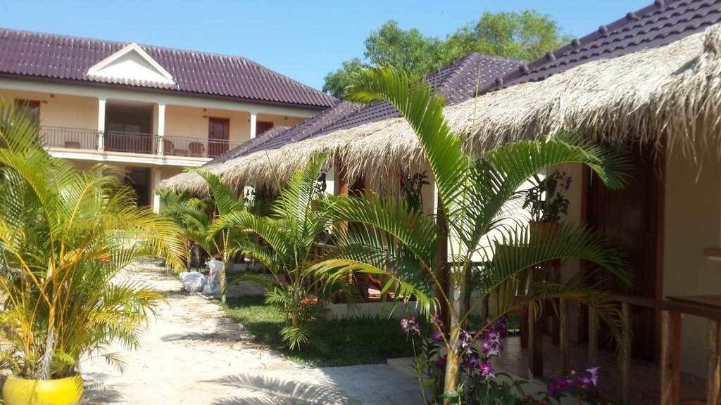 The Moonflower Bungalow Hotel Сиханоуквил Екстериор снимка