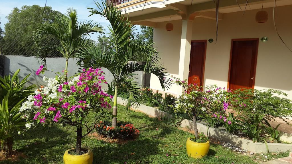 The Moonflower Bungalow Hotel Сиханоуквил Стая снимка